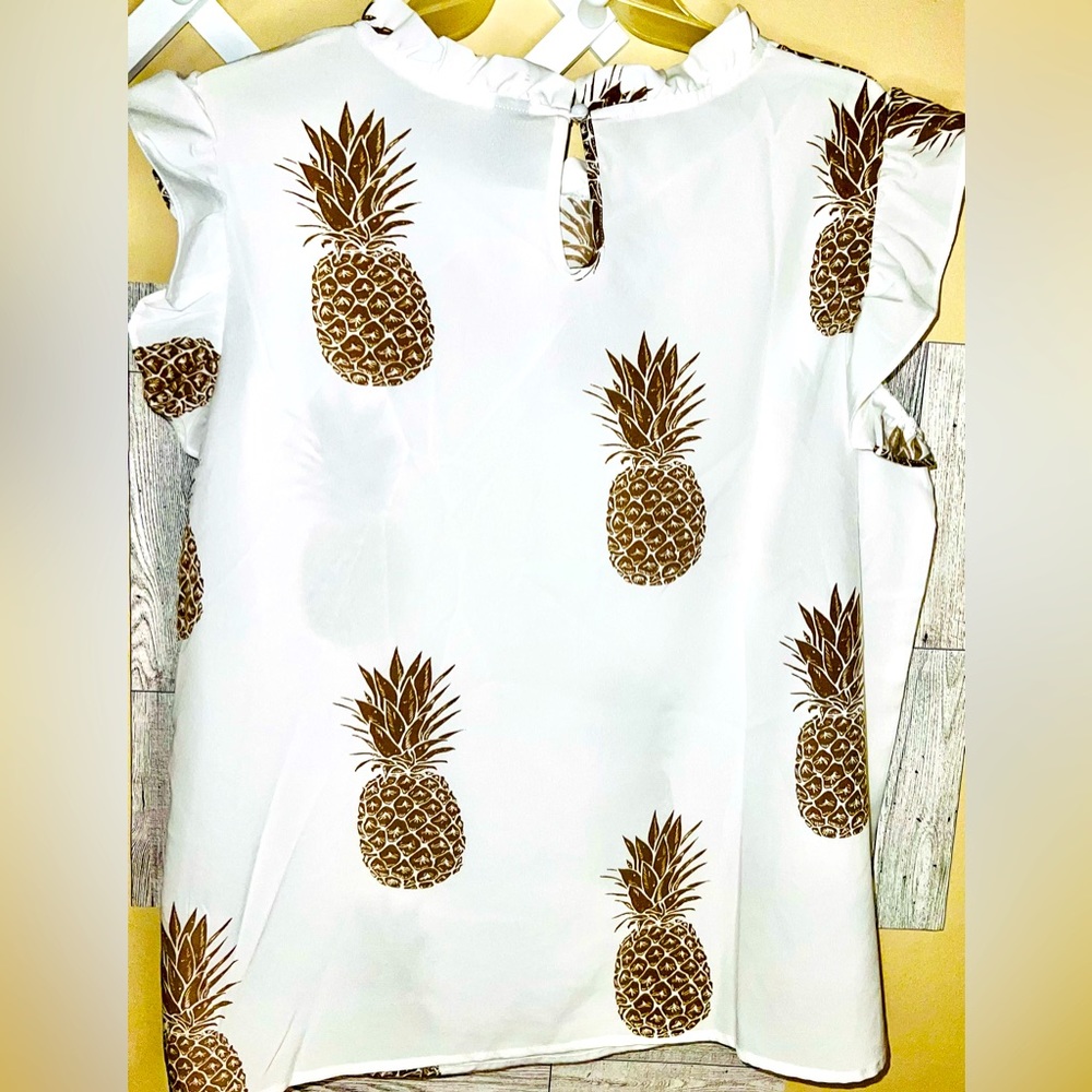 Emery rose pineapple dress shirt super cute never worn!